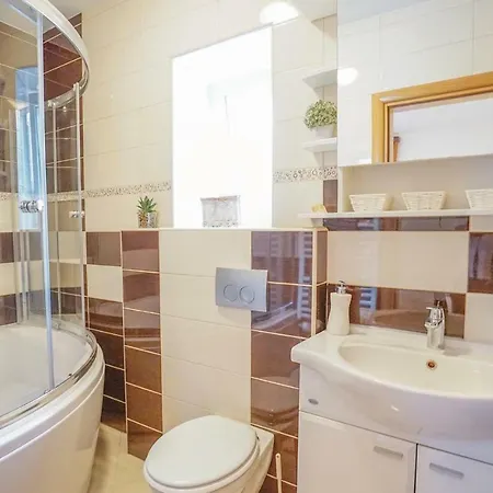 Four Bedroom Holiday In Prázdninový dům *
