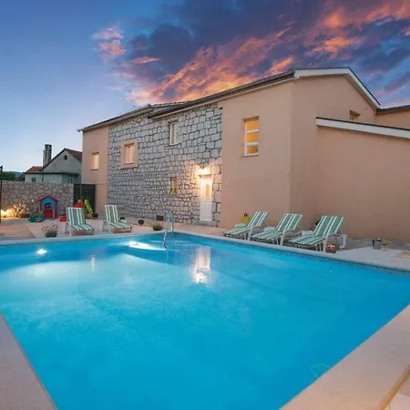 Four Bedroom Holiday In * Zmijavci
